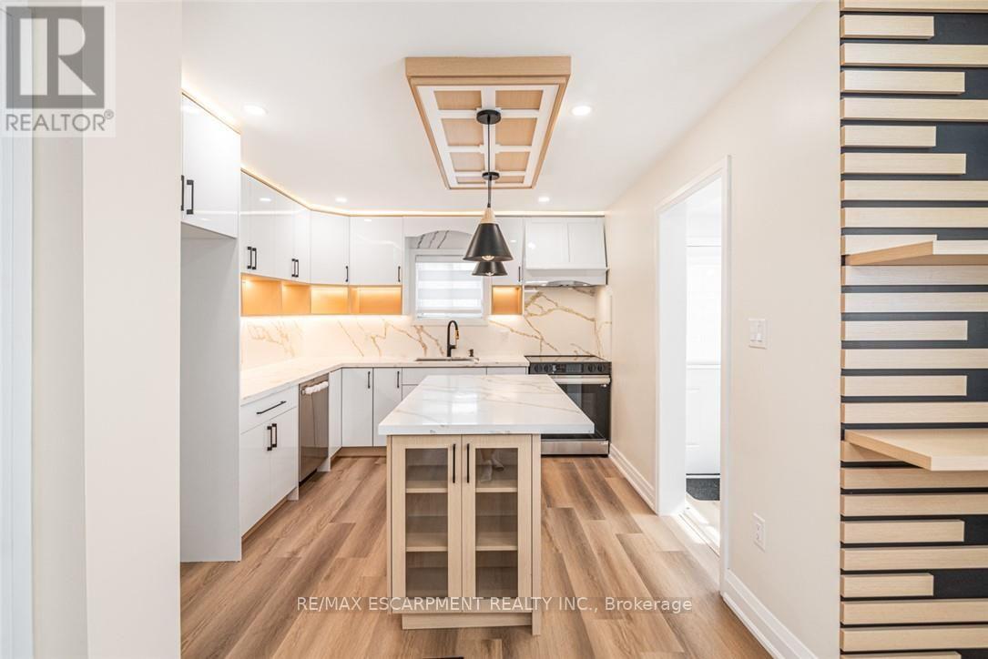 250 ROSSLYN AVENUE N - 16