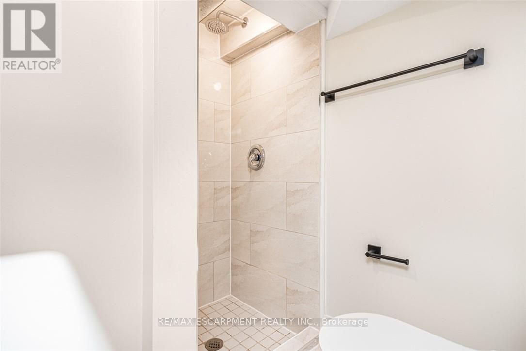 250 ROSSLYN AVENUE N - 29