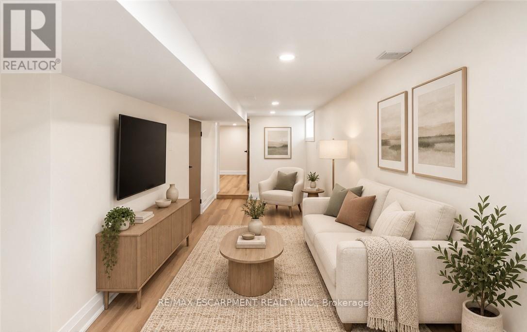 250 ROSSLYN AVENUE N - 37