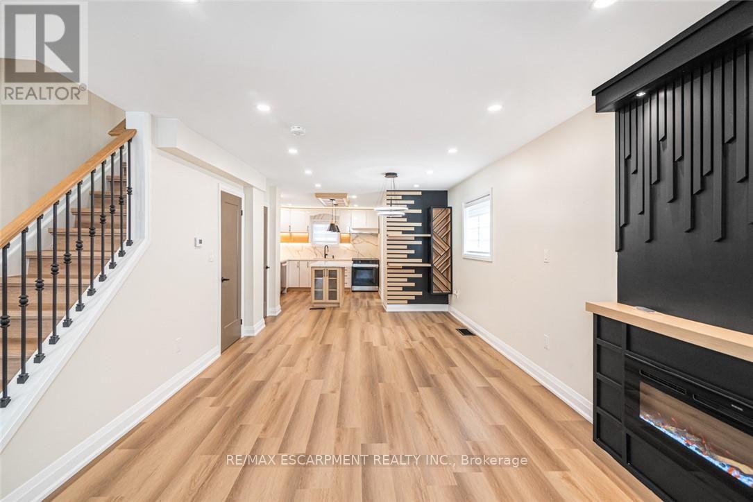 250 ROSSLYN AVENUE N - 9