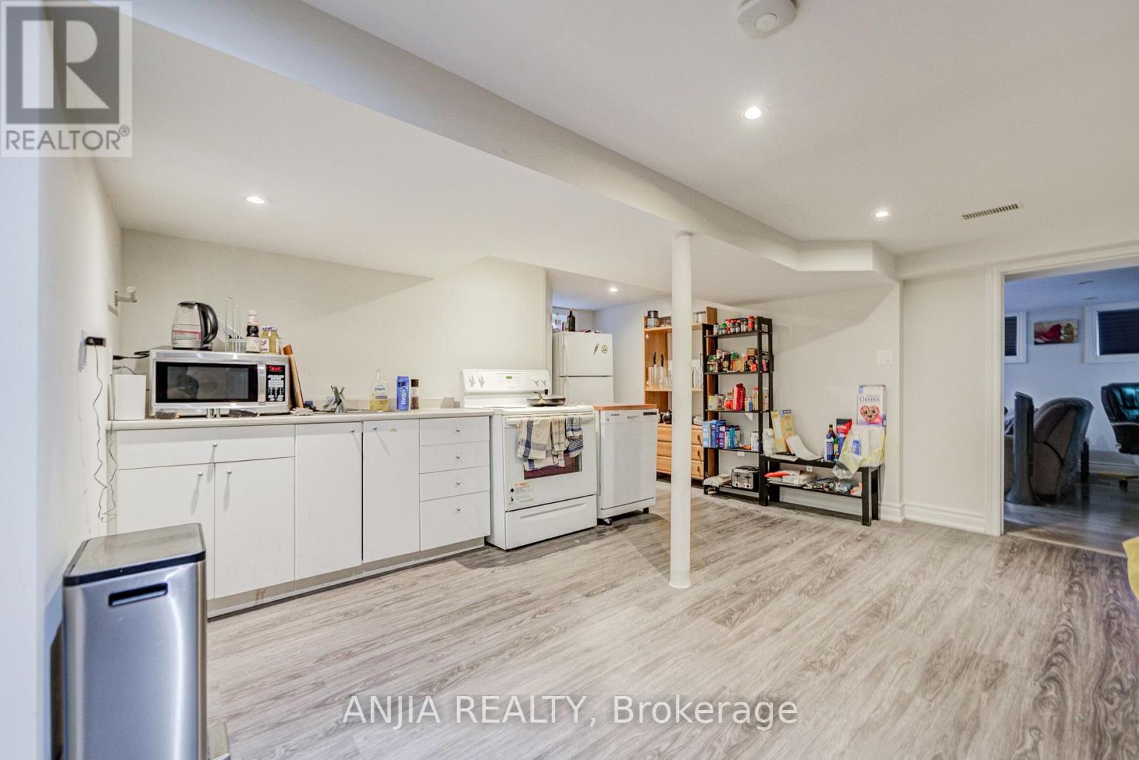 91 CANLISH ROAD - 41
