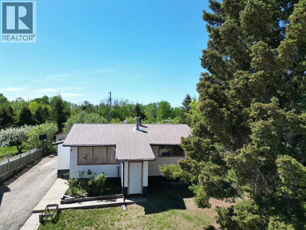 4910 51 Street, Eaglesham — photo 2