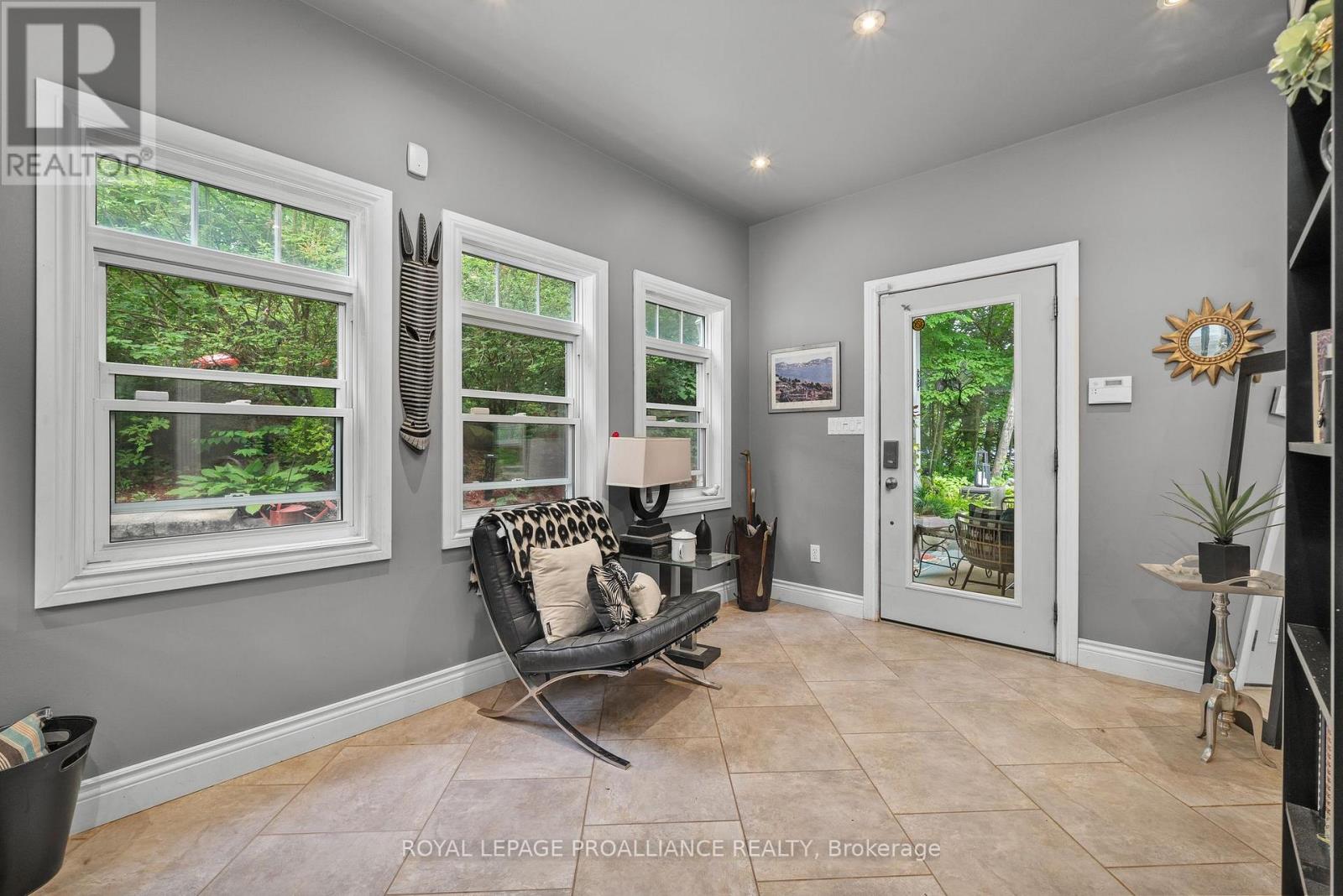 17B HUGHES LANE - 12