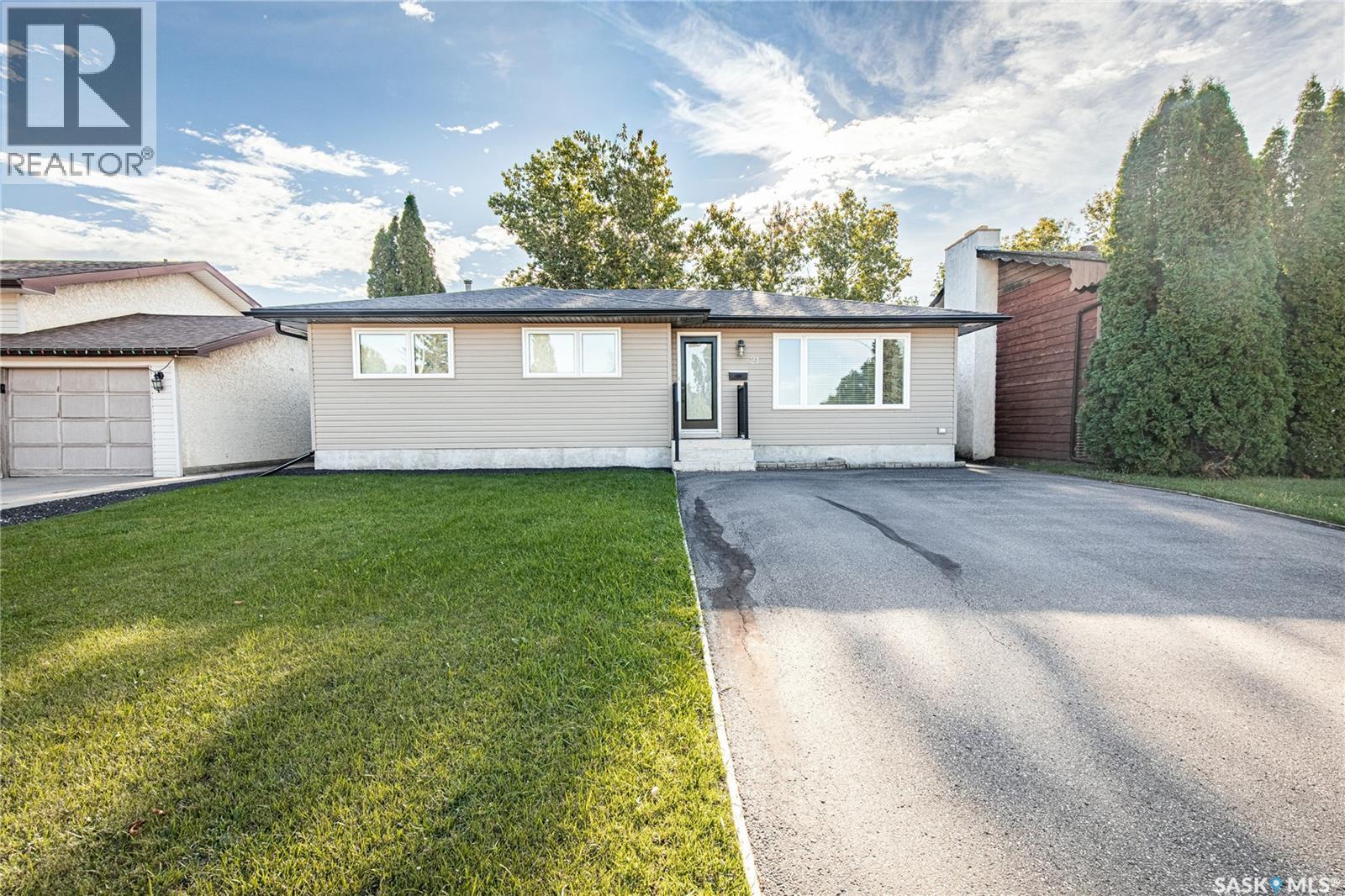 21 Blue Sage DRIVE, Moose Jaw — photo 2