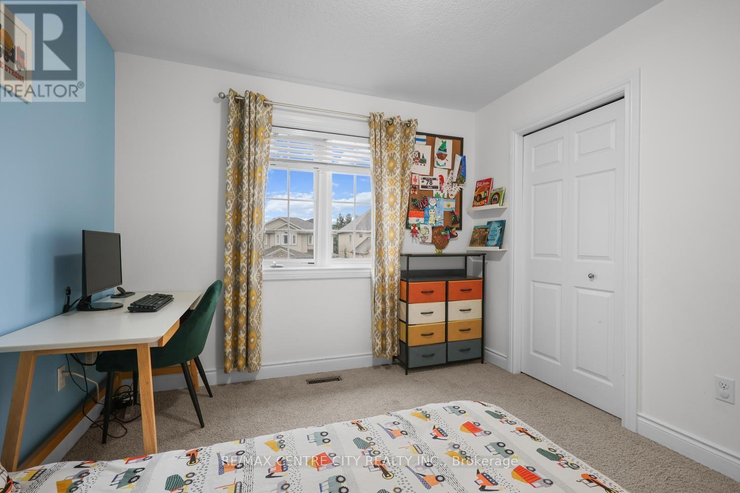 1918 JUBILEE CRESCENT - 23