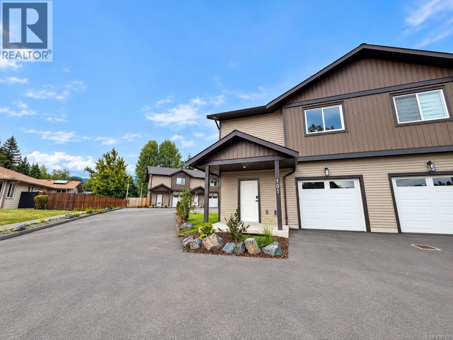 #101 5535 Woodland Cres E - 1