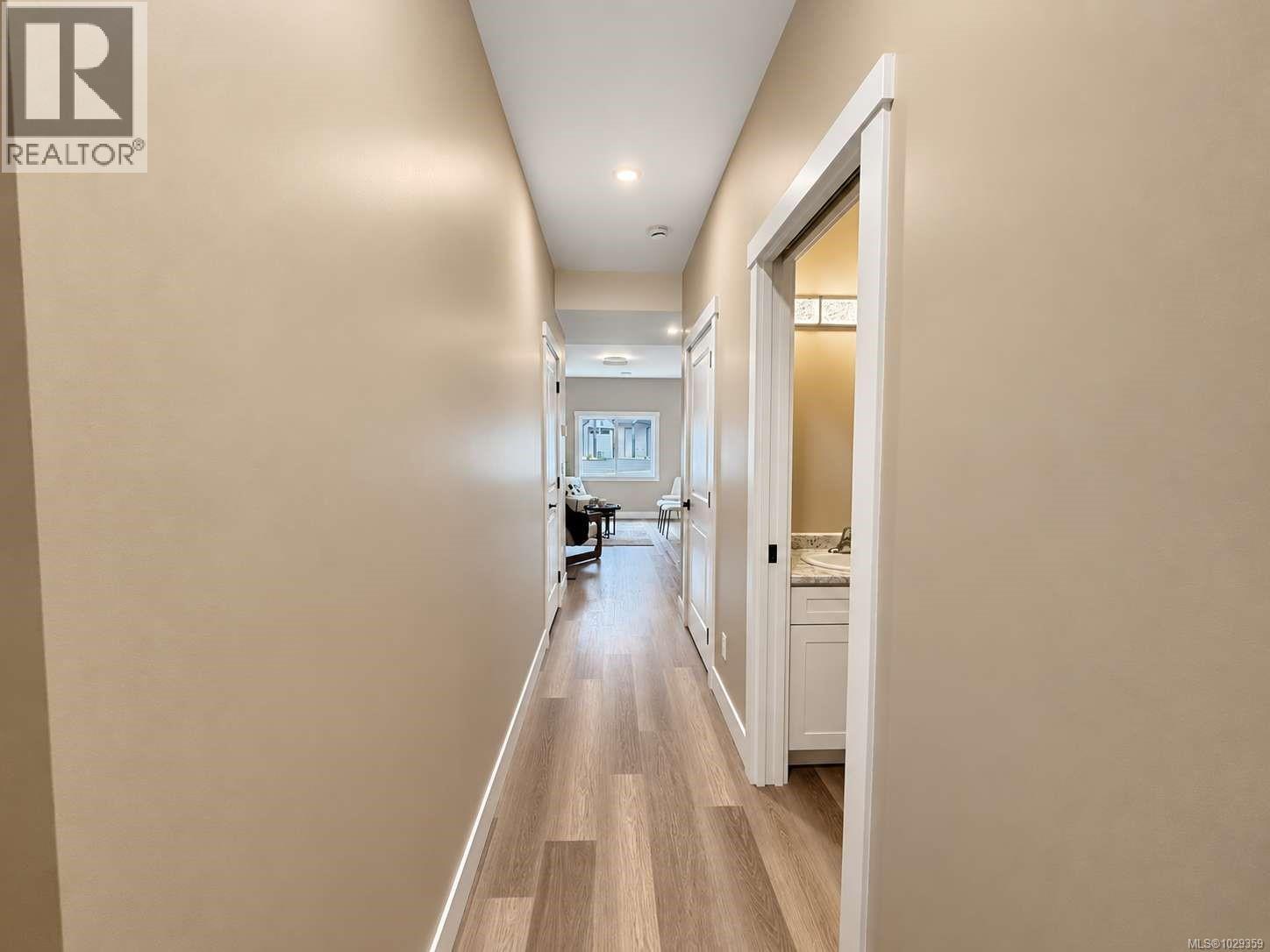 #101 5535 Woodland Cres E - 35