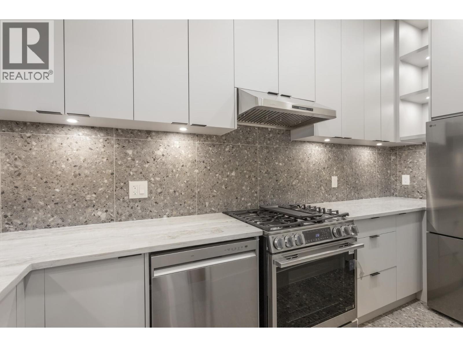 1 6992 BURFORD STREET, Burnaby — photo 9