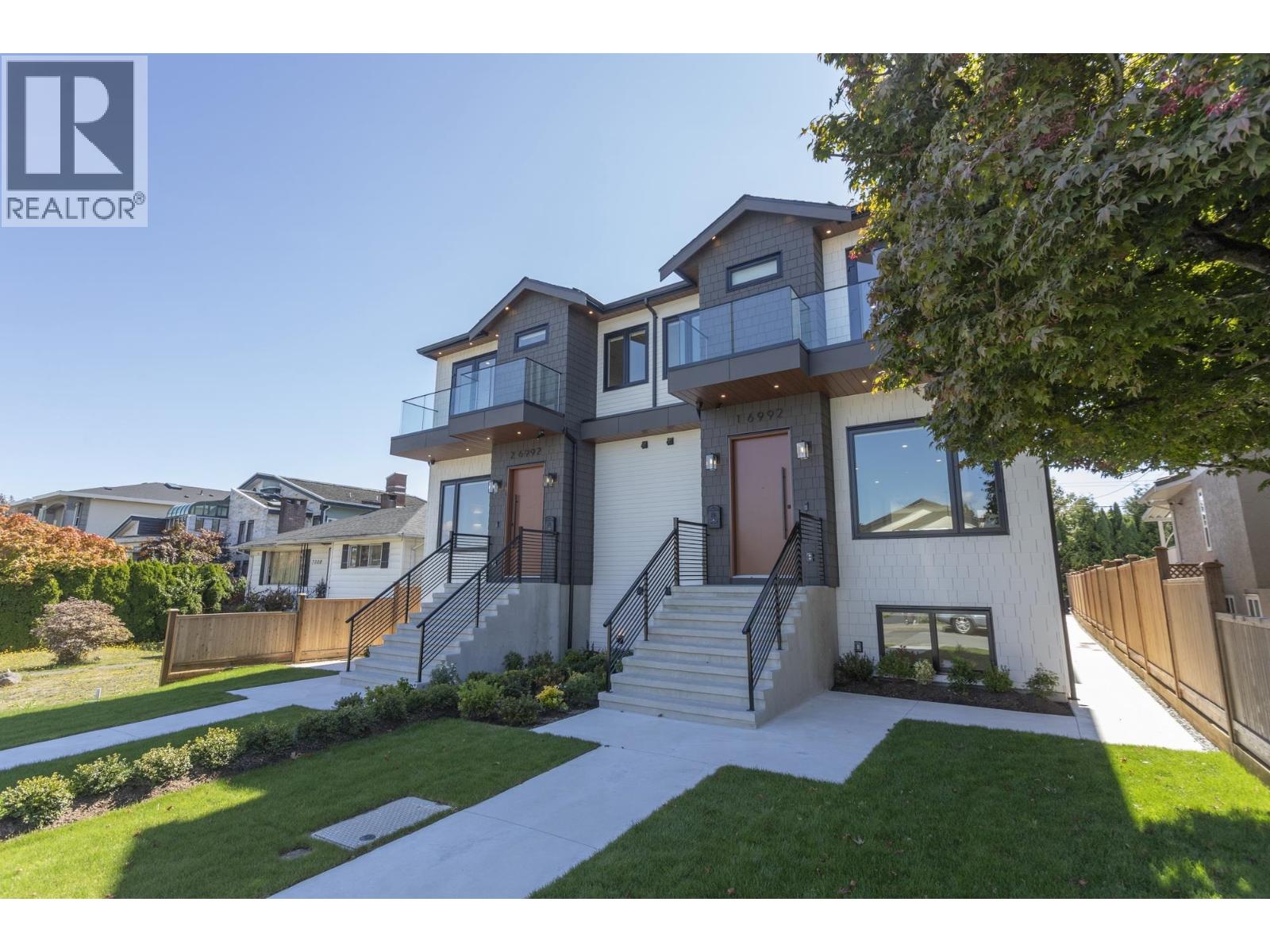 1 6992 BURFORD STREET, Burnaby — photo 2