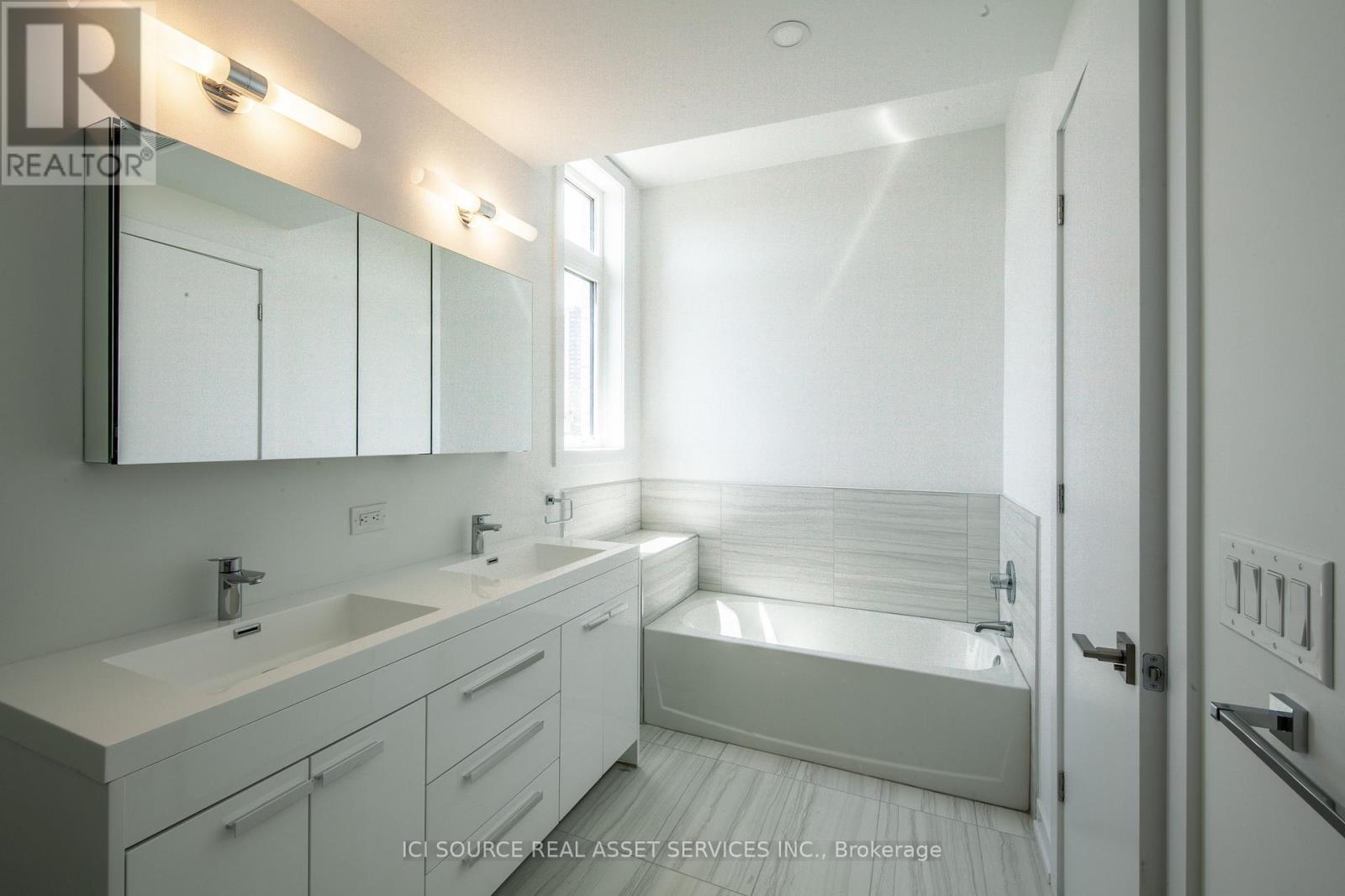 66B PERTH AVENUE - 12