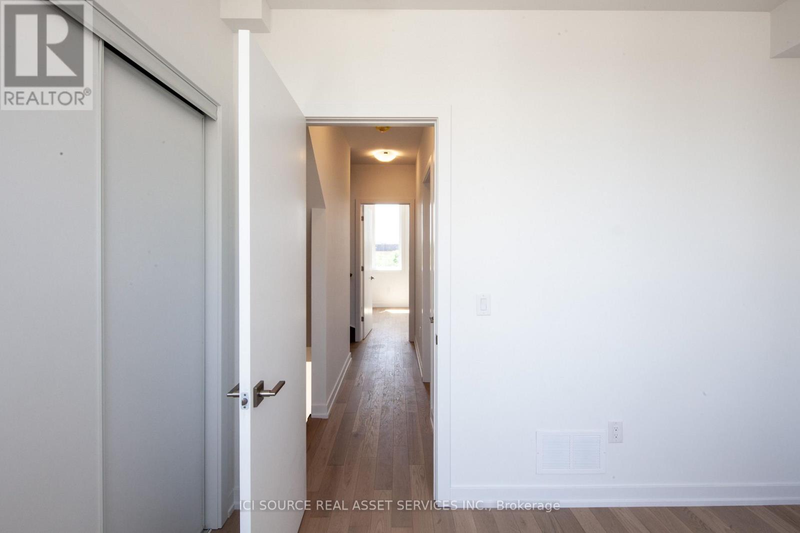66B PERTH AVENUE - 8