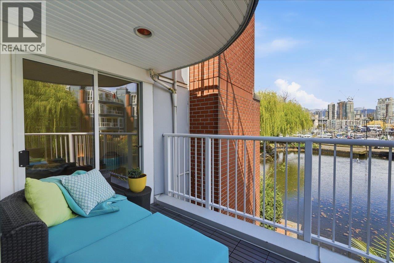 1523 MARINER WALK, Vancouver