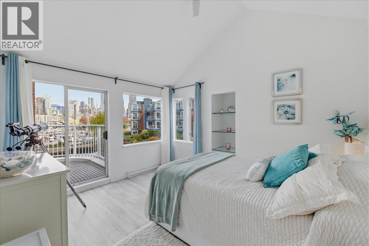 1523 MARINER WALK, Vancouver