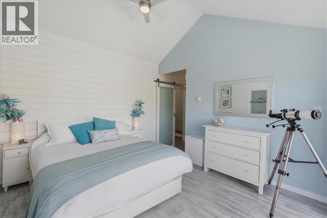1523 MARINER WALK, Vancouver