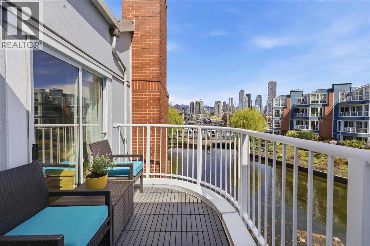 1523 MARINER WALK, Vancouver