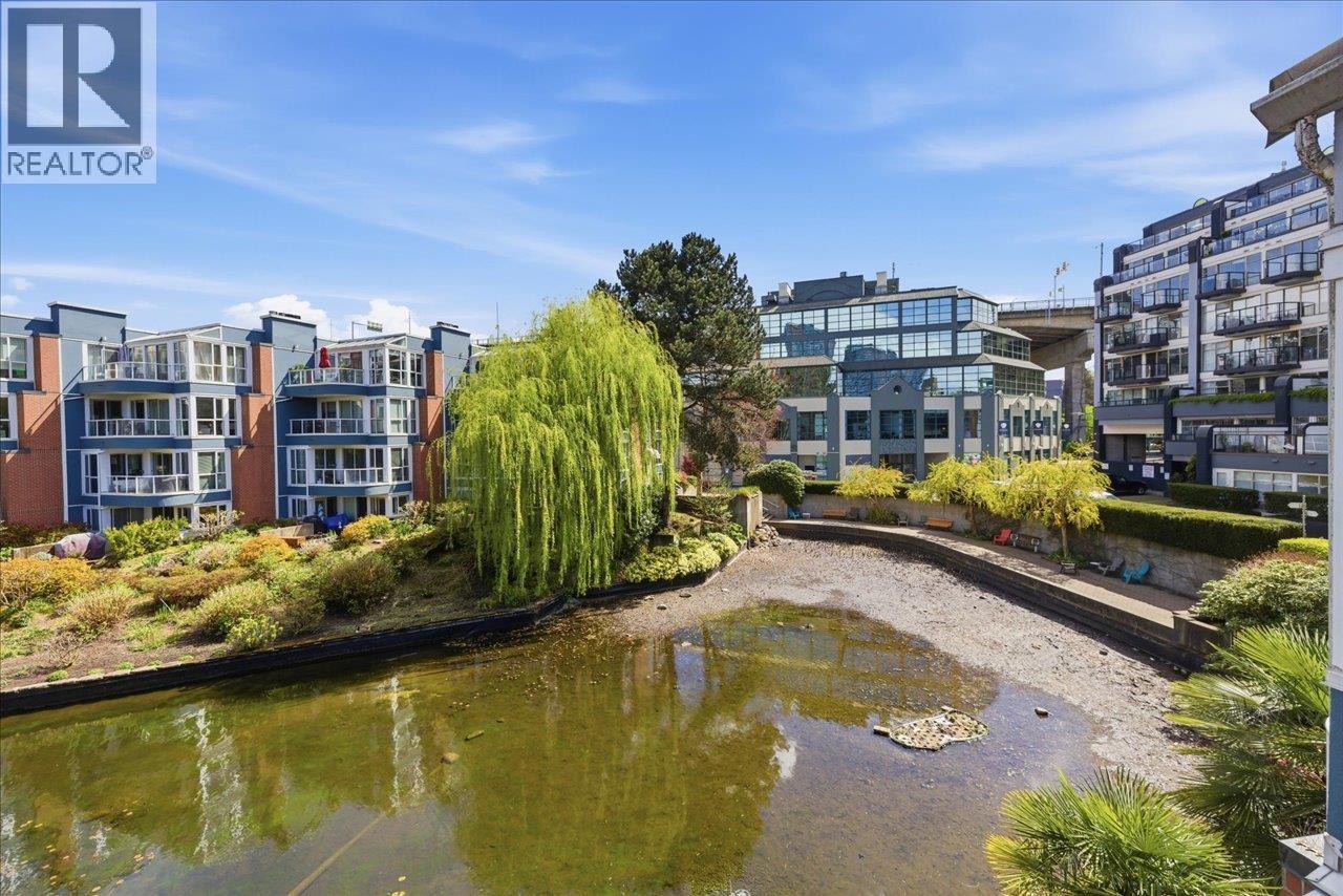 1523 MARINER WALK, Vancouver
