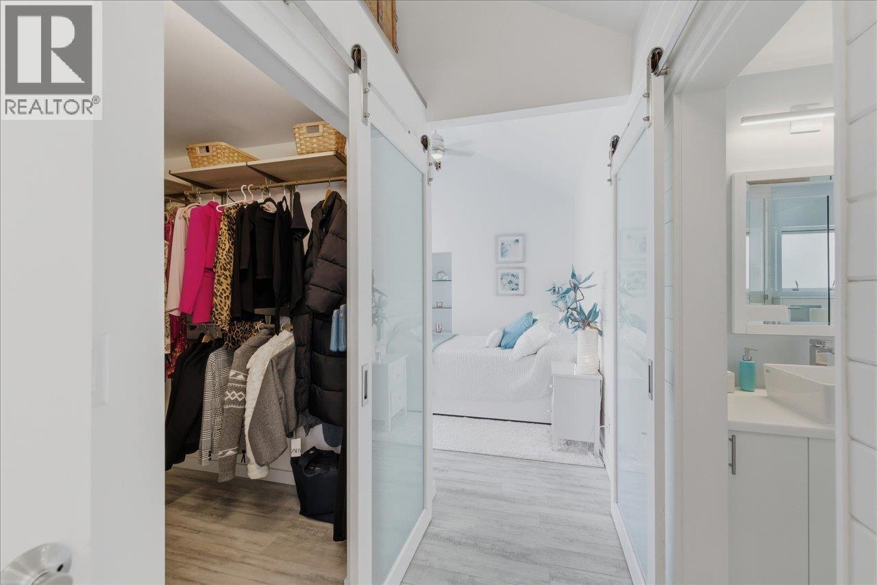 1523 MARINER WALK, Vancouver