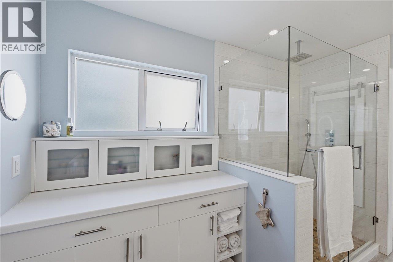 1523 MARINER WALK, Vancouver