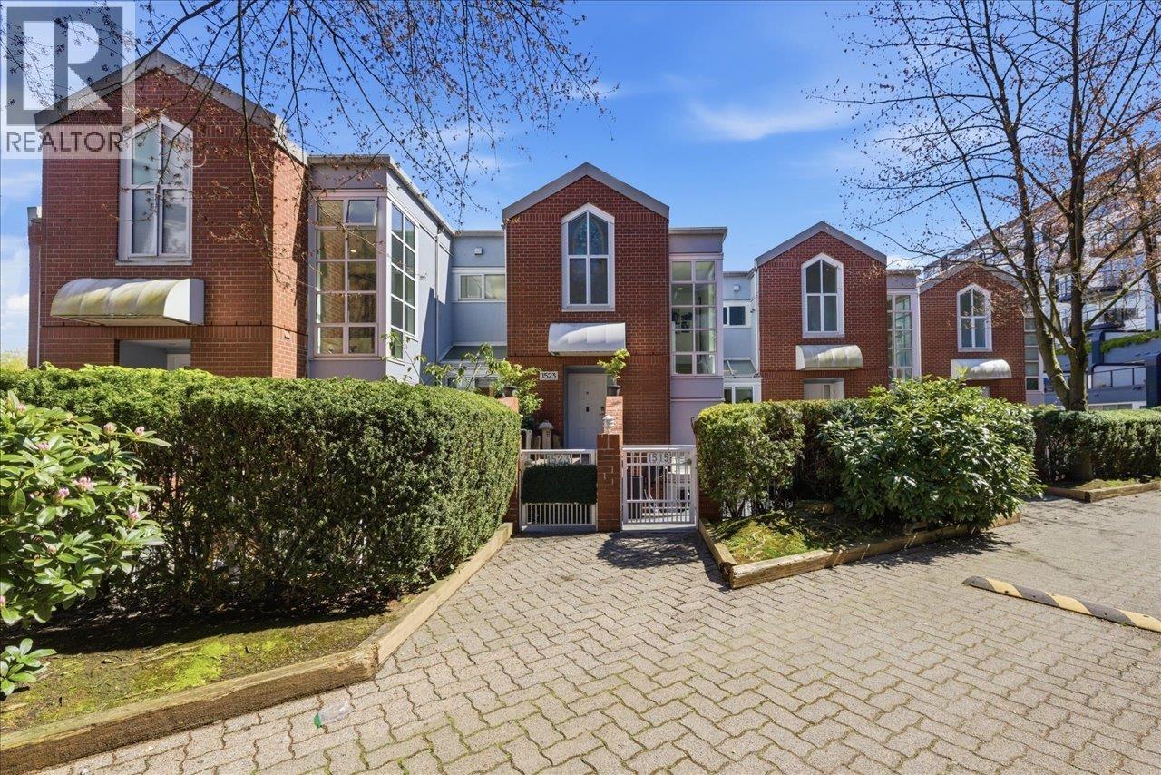 1523 MARINER WALK, Vancouver