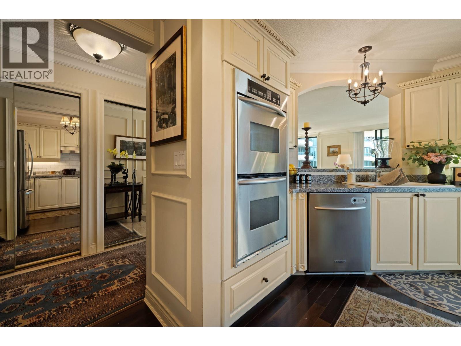 4B 328 TAYLOR WAY, West Vancouver