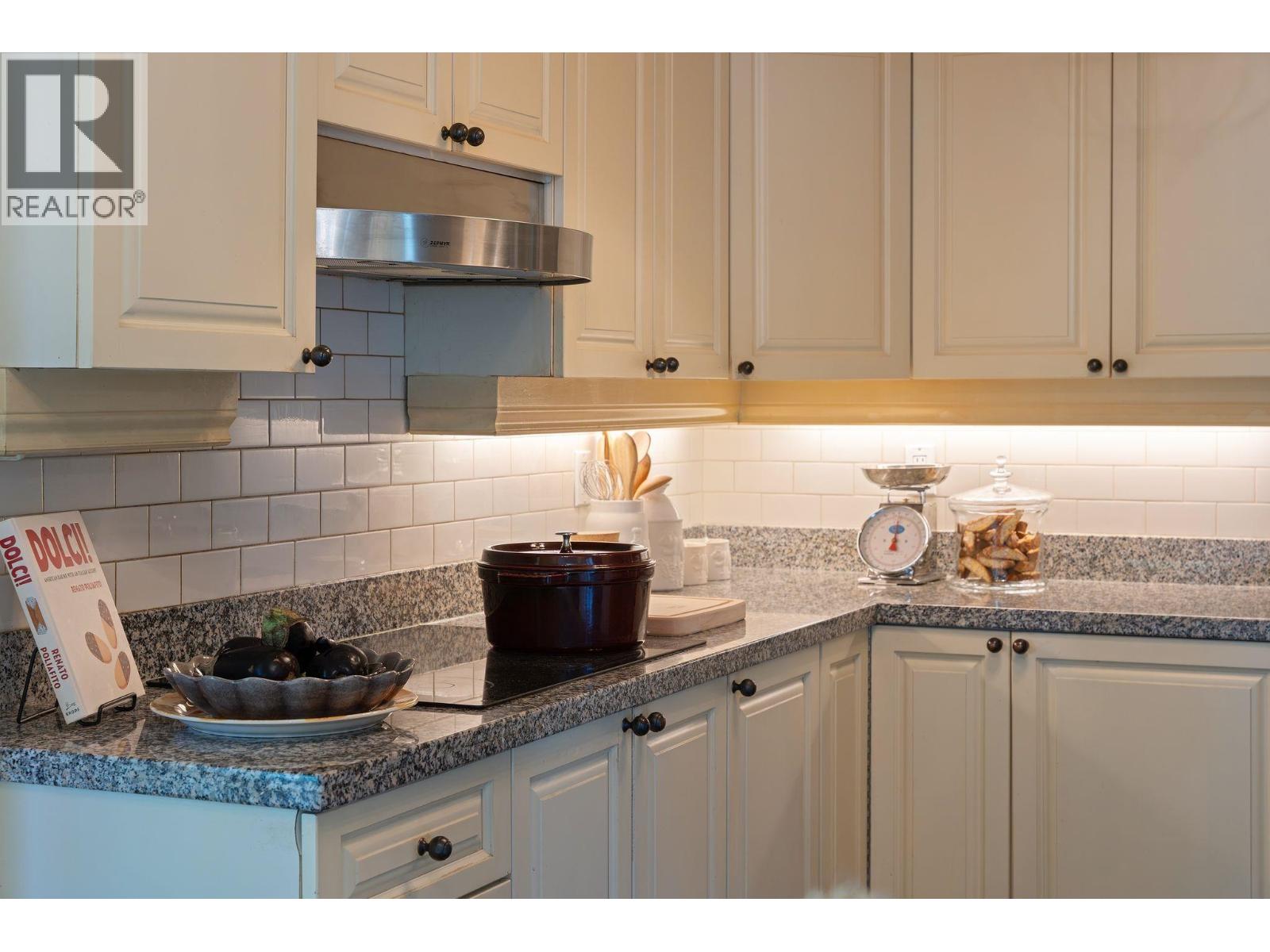 4B 328 TAYLOR WAY, West Vancouver