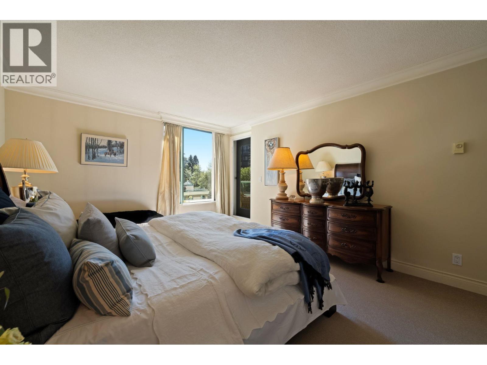 4B 328 TAYLOR WAY, West Vancouver