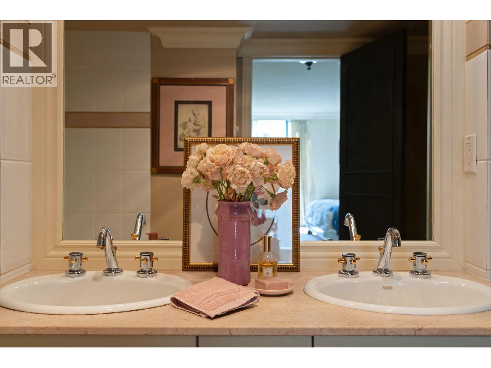 4B 328 TAYLOR WAY, West Vancouver