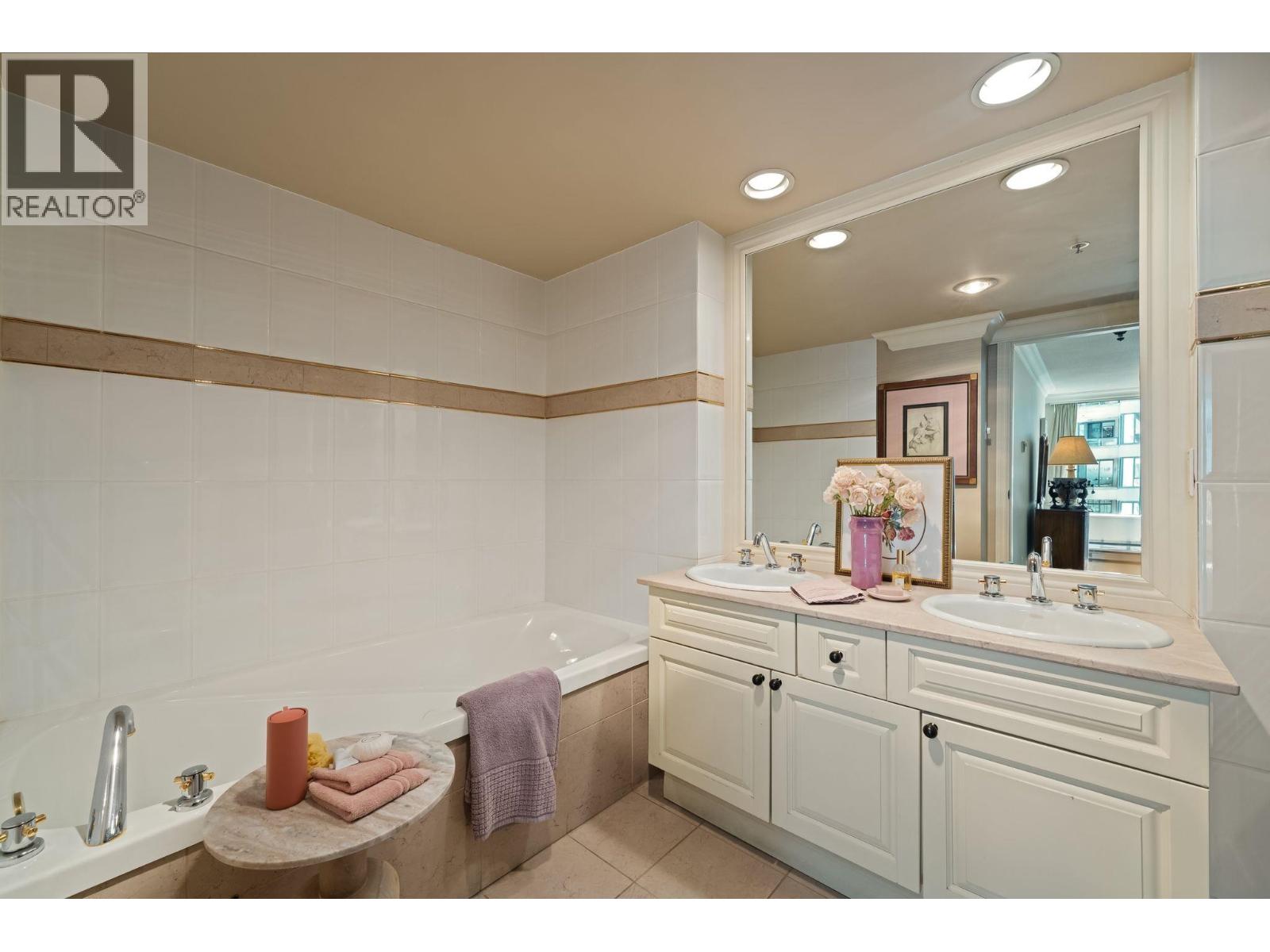 4B 328 TAYLOR WAY, West Vancouver