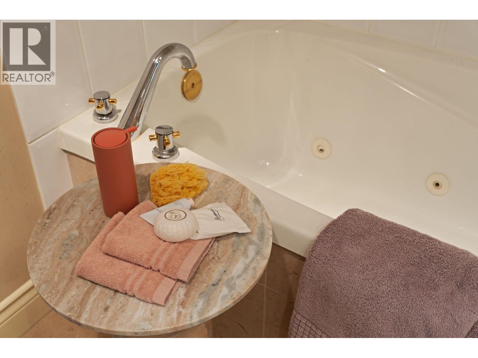 4B 328 TAYLOR WAY, West Vancouver