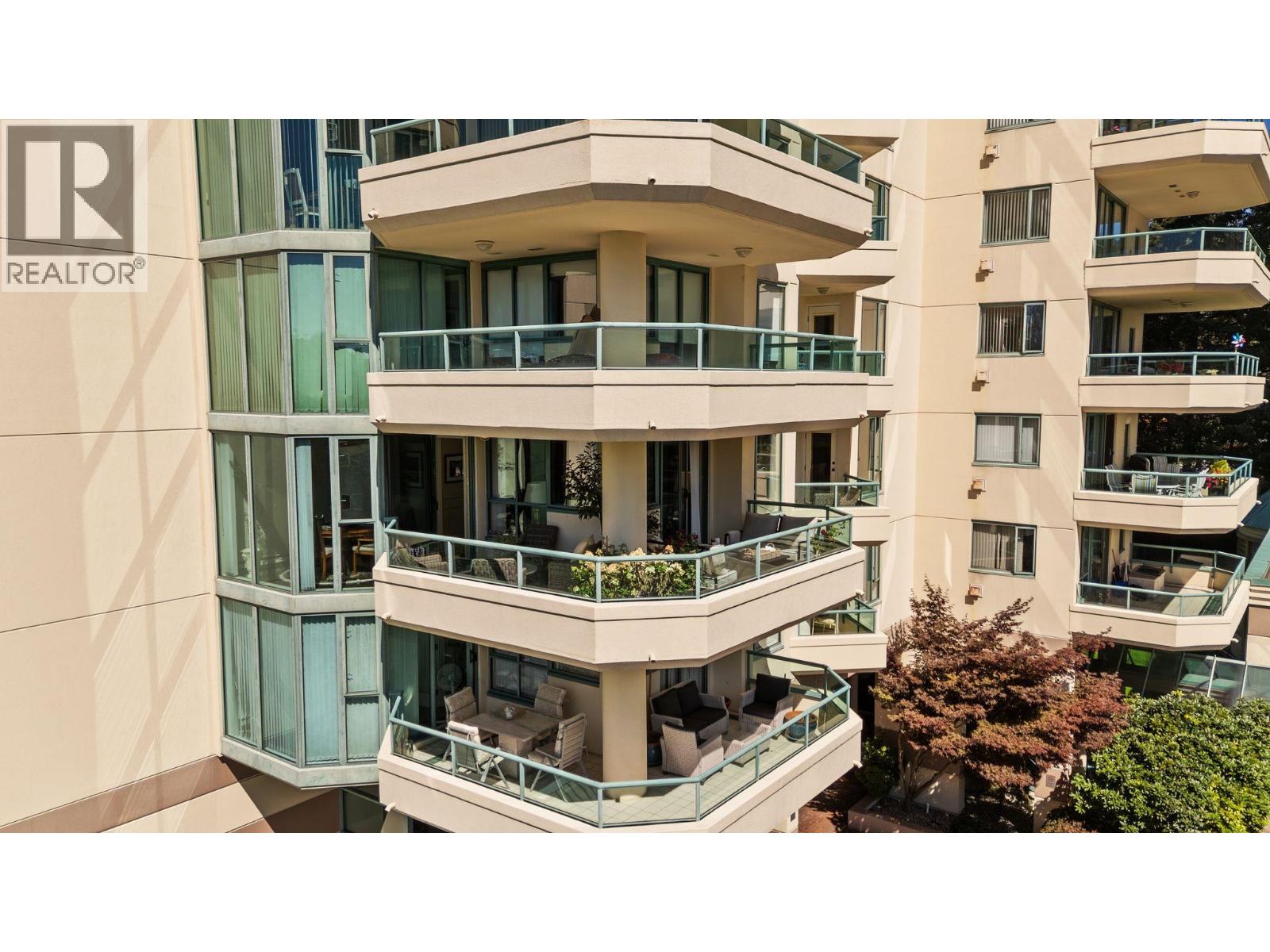 4B 328 TAYLOR WAY, West Vancouver