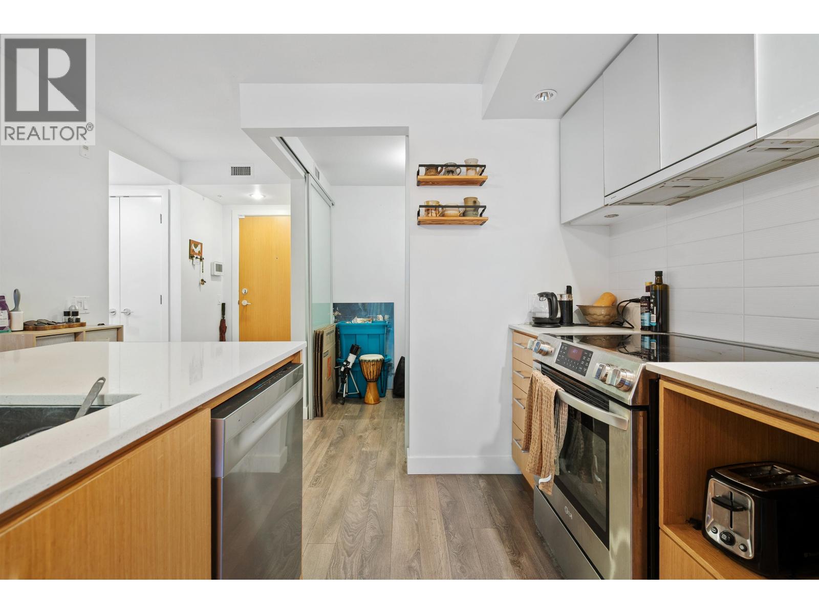 108 221 E 3RD STREET, North Vancouver