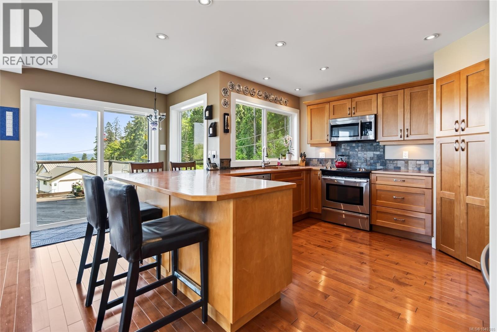 5633 6th St - 9