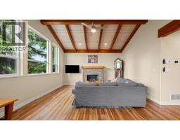 Living room - 405 Rockland Rd, Campbell River, BC V9W1N7 Photo 7