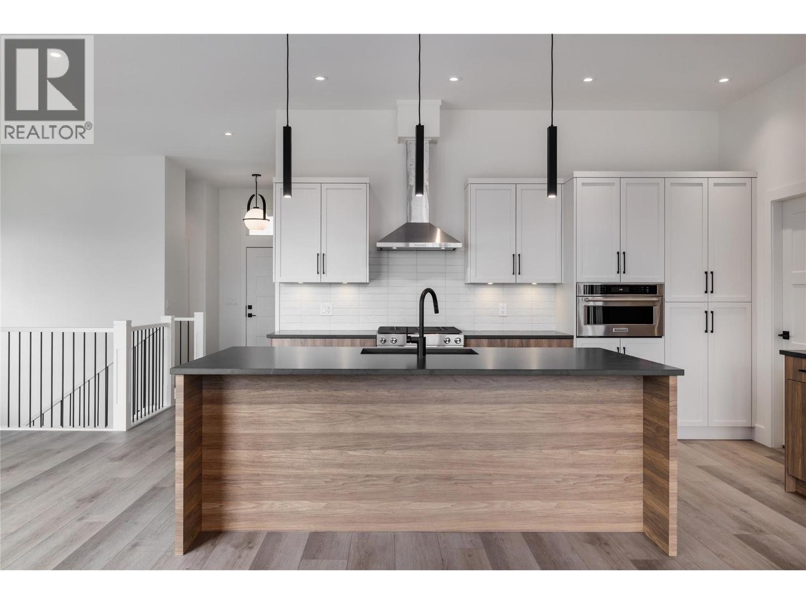 17567 Dickinson Place, Summerland