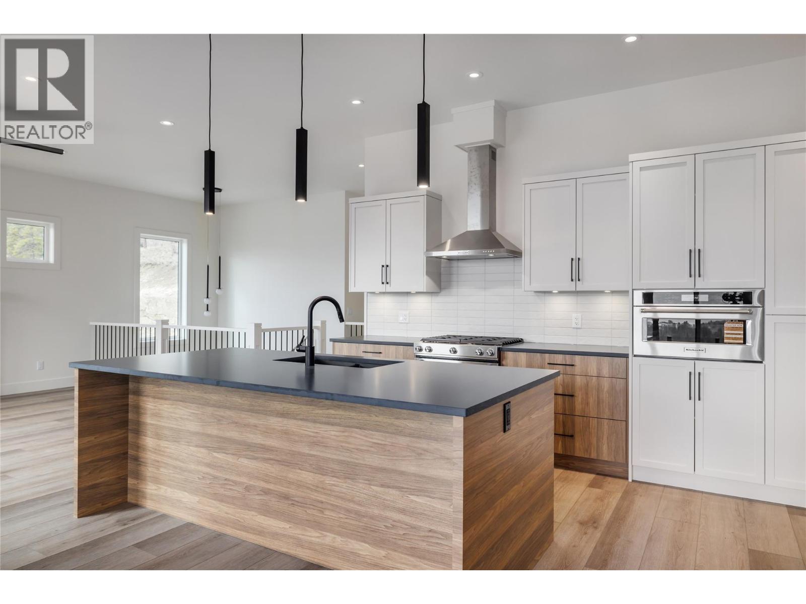 17567 Dickinson Place, Summerland