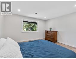 20360 Thorne Avenue, Maple Ridge, BC V2X8T9 Photo 12