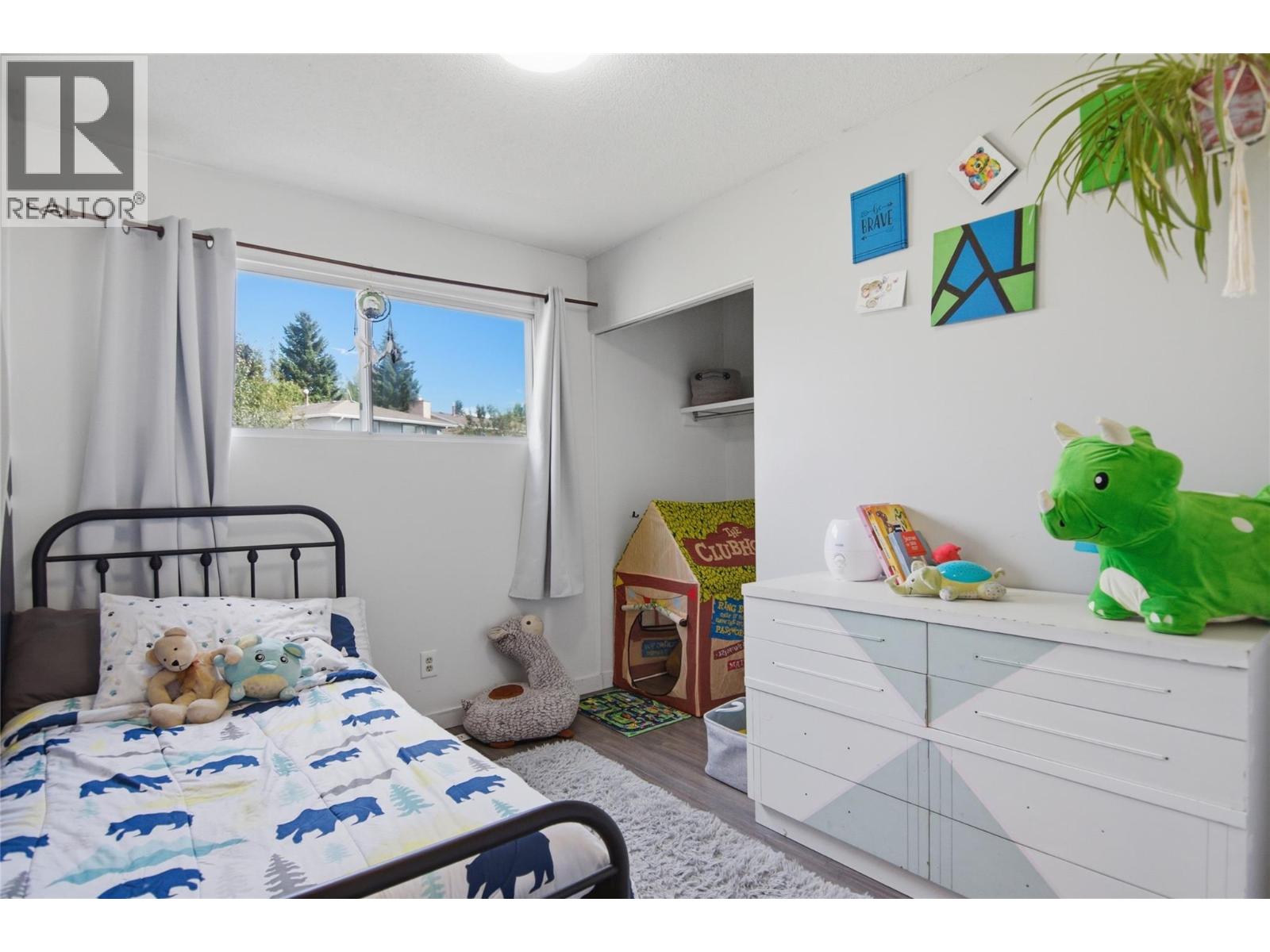 15 Galena Avenue, Logan Lake