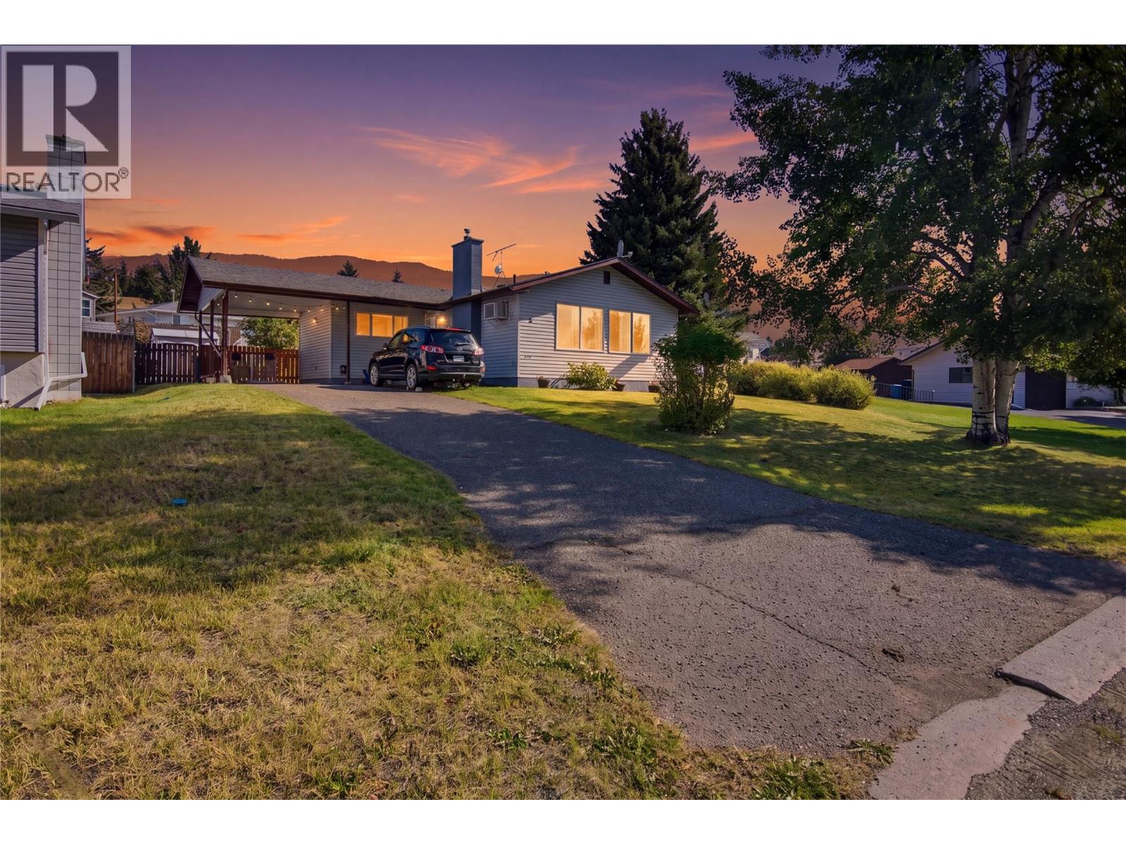15 Galena Avenue, Logan Lake