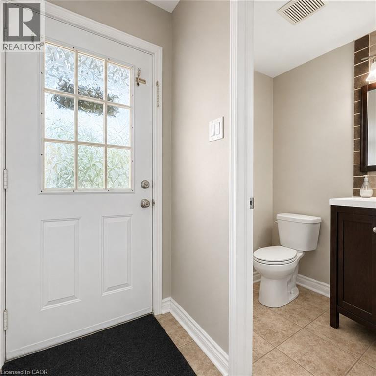 3 Bed, 3 Bath House for Rent in London – 831 DEVERON Crescent, London - Image 6