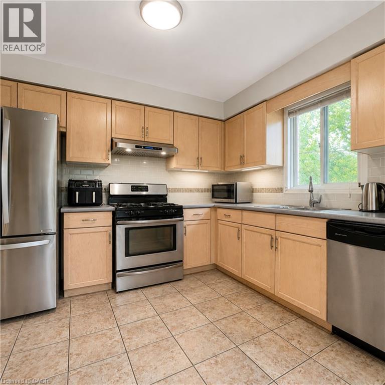3 Bed, 3 Bath House for Rent in London – 831 DEVERON Crescent, London - Image 15