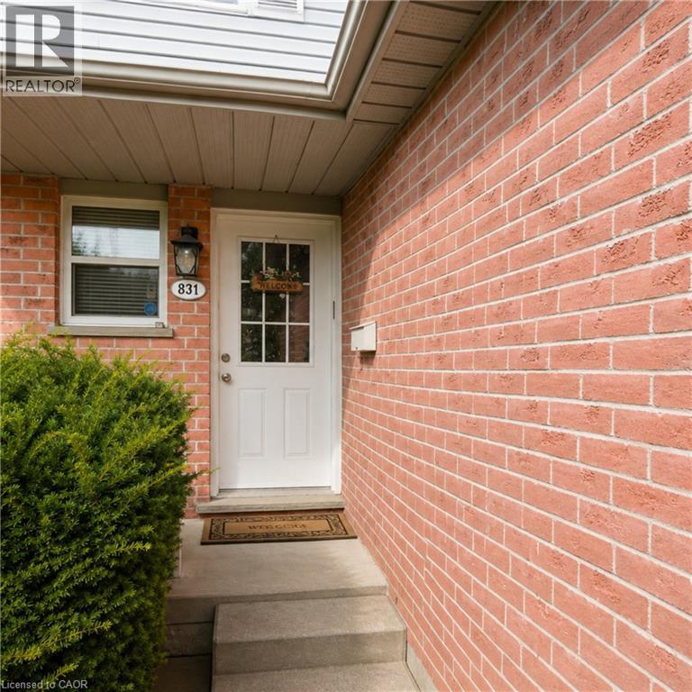 3 Bed, 3 Bath House for Rent in London – 831 DEVERON Crescent, London - Image 3