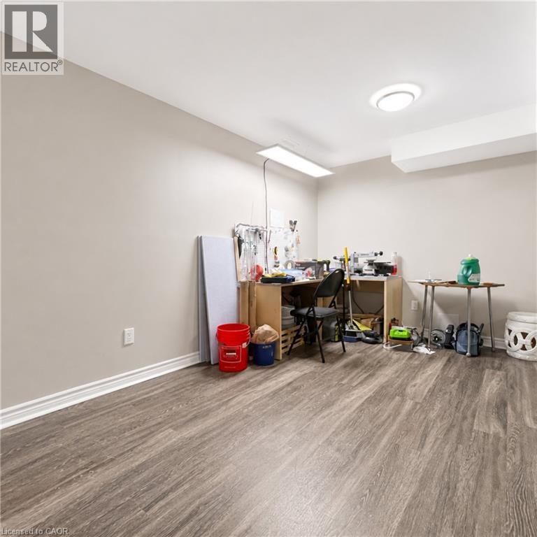 3 Bed, 3 Bath House for Rent in London – 831 DEVERON Crescent, London - Image 36