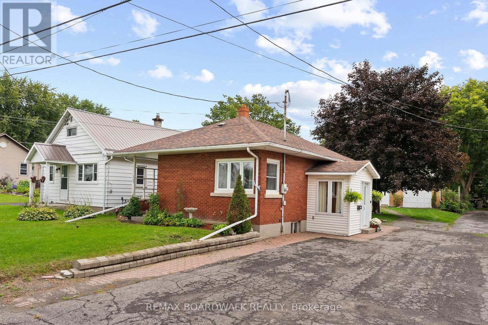 Property for sale at 208 OXFORD STREET E