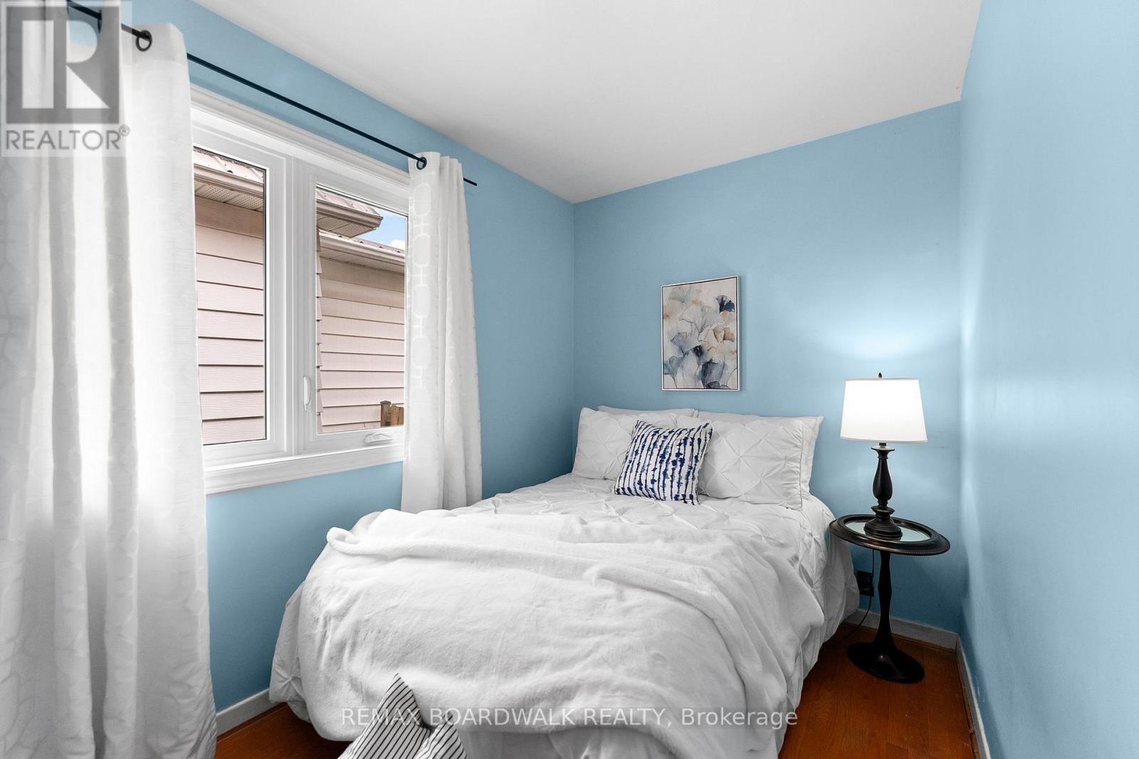 208 OXFORD STREET E - 14
