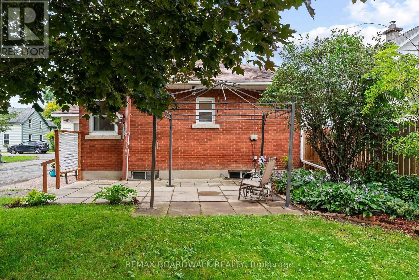 208 OXFORD STREET E - 27