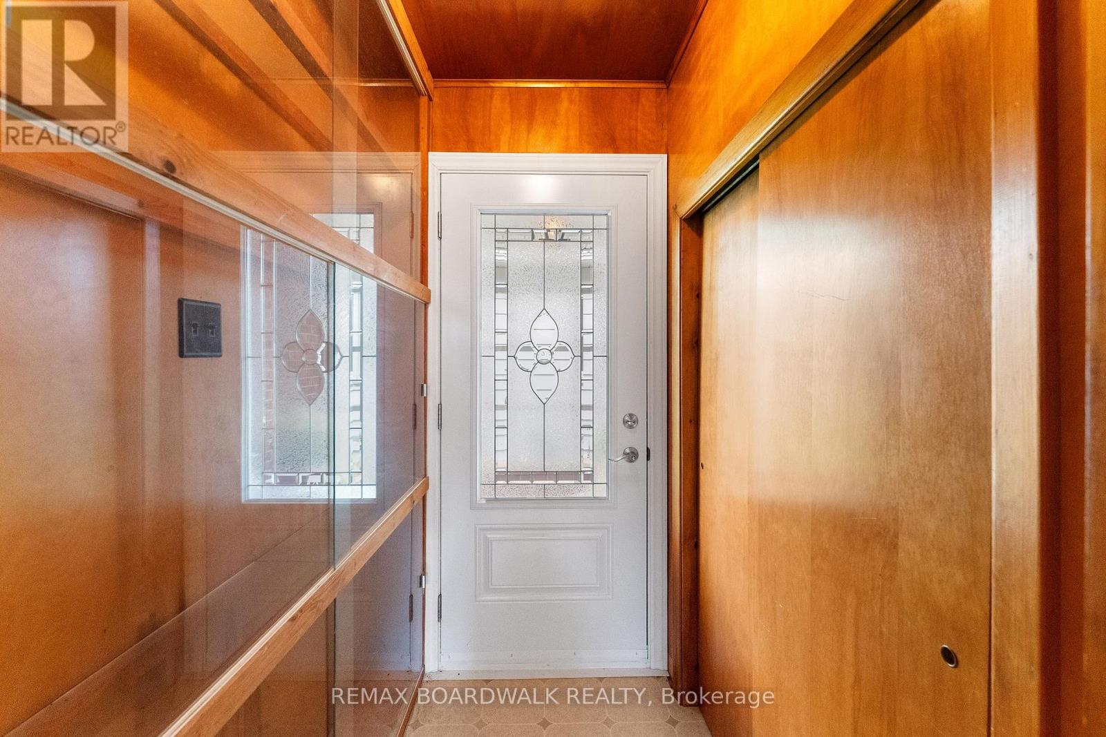 208 OXFORD STREET E - 3
