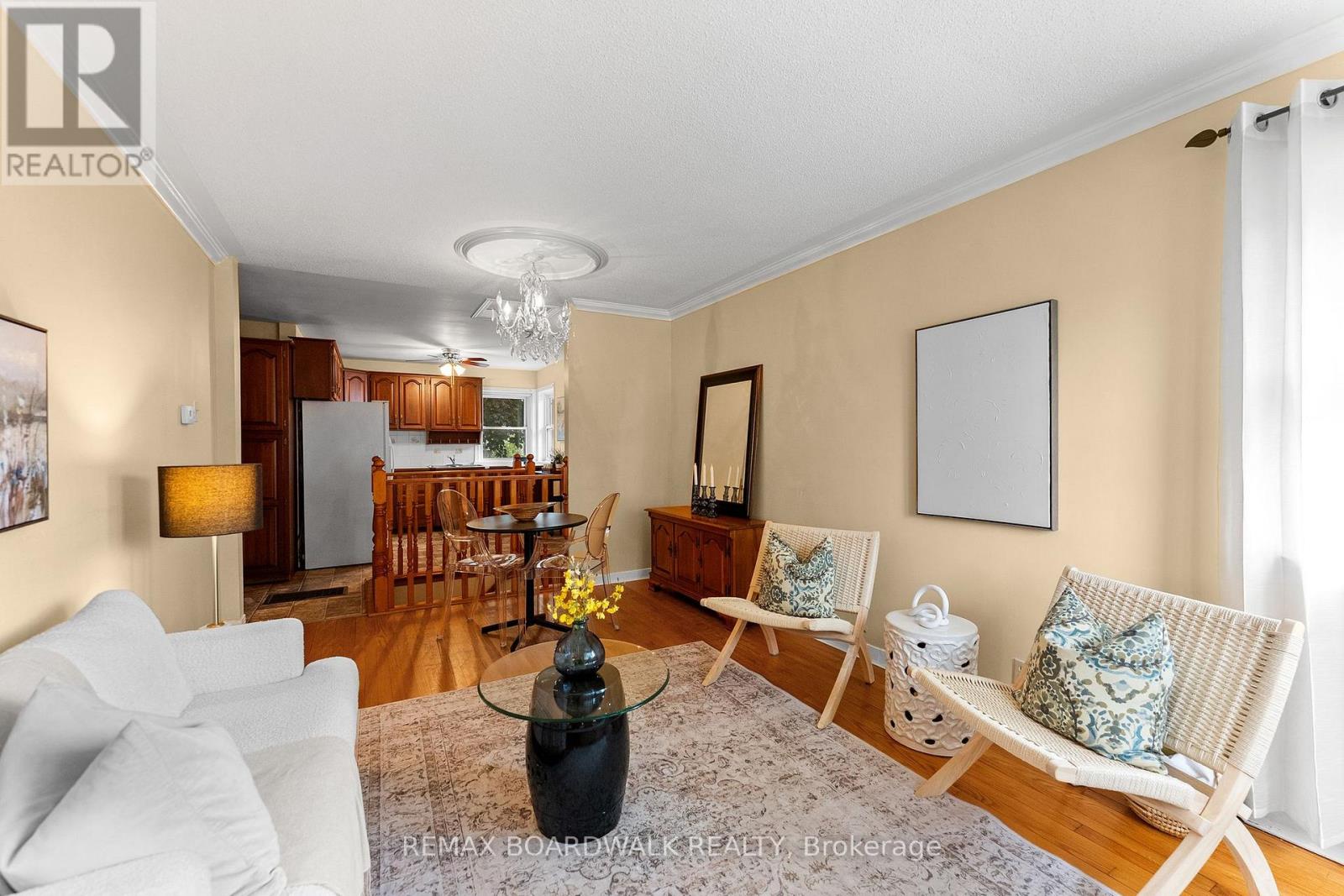 208 OXFORD STREET E - 8