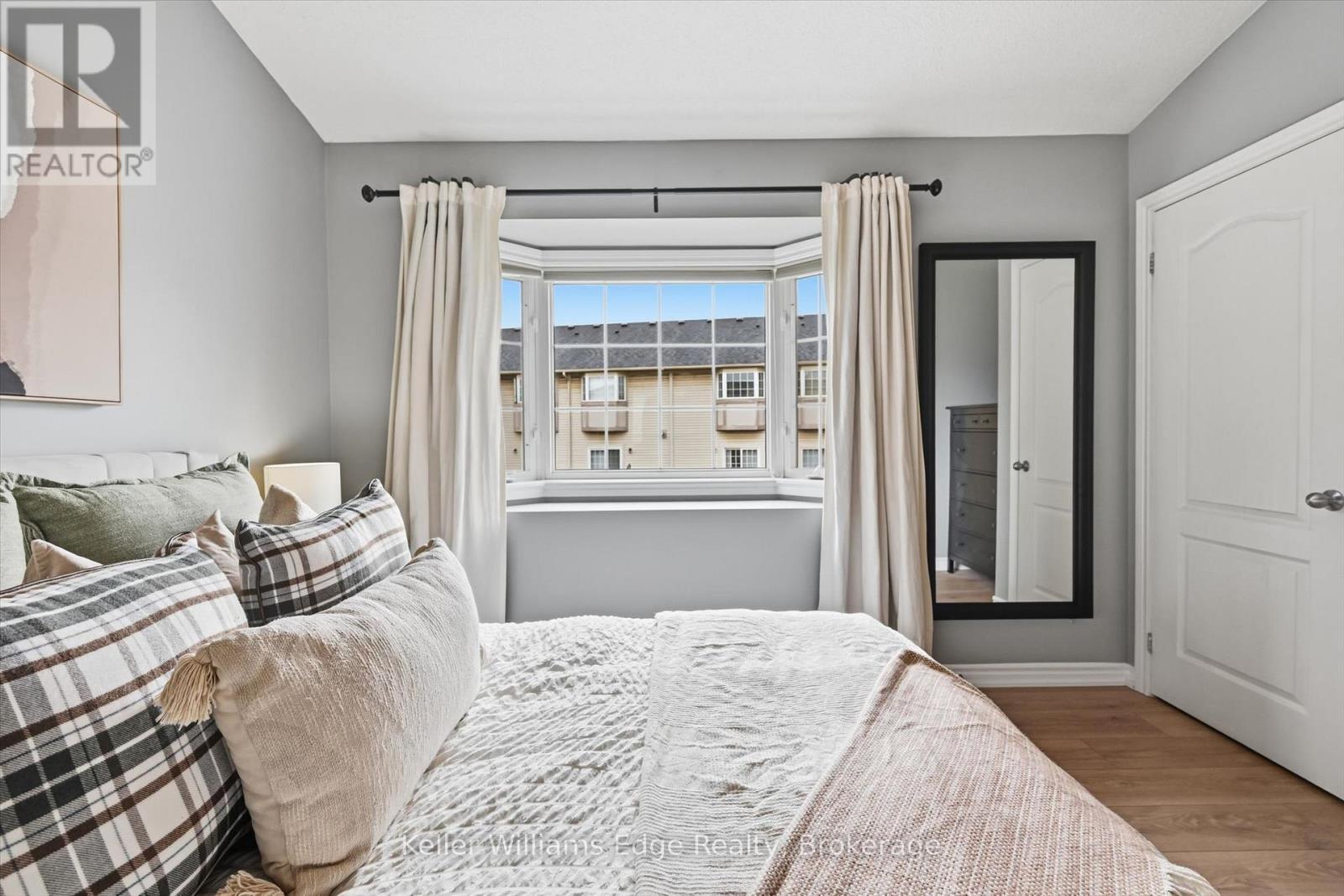 #29 5080 FAIRVIEW STREET - 26