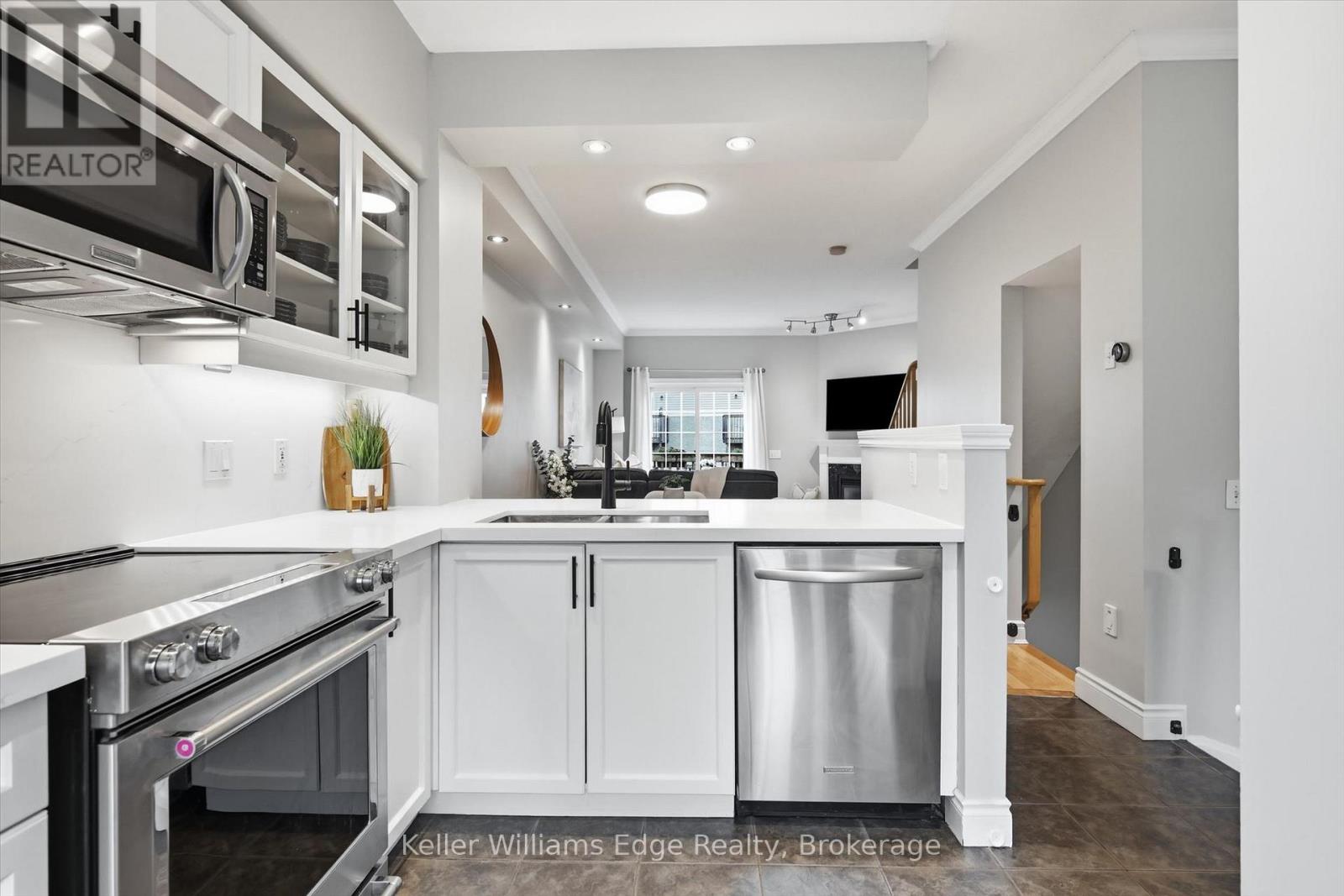 #29 5080 FAIRVIEW STREET - 9