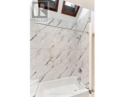 Upper - 553 Broadview Avenue, Toronto, ON M4K2N7 Photo 9